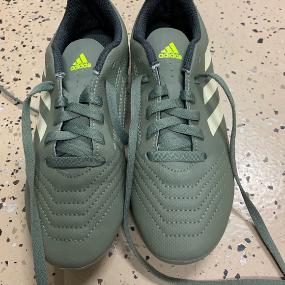 Adidas Predators Soccer Cleats 19.4 Size 4.5 - Picture 2 of 7